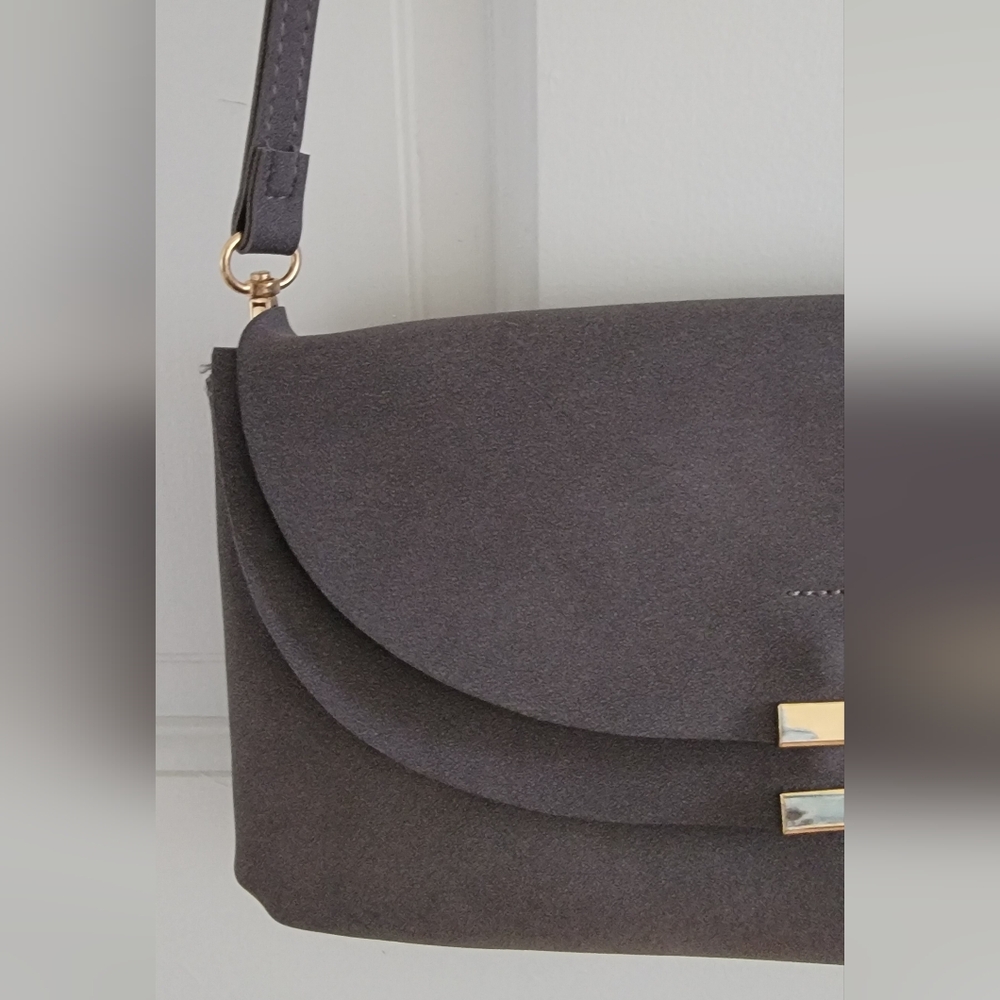 Sleek Gray Crossbody Bag - Picture 3 of 15